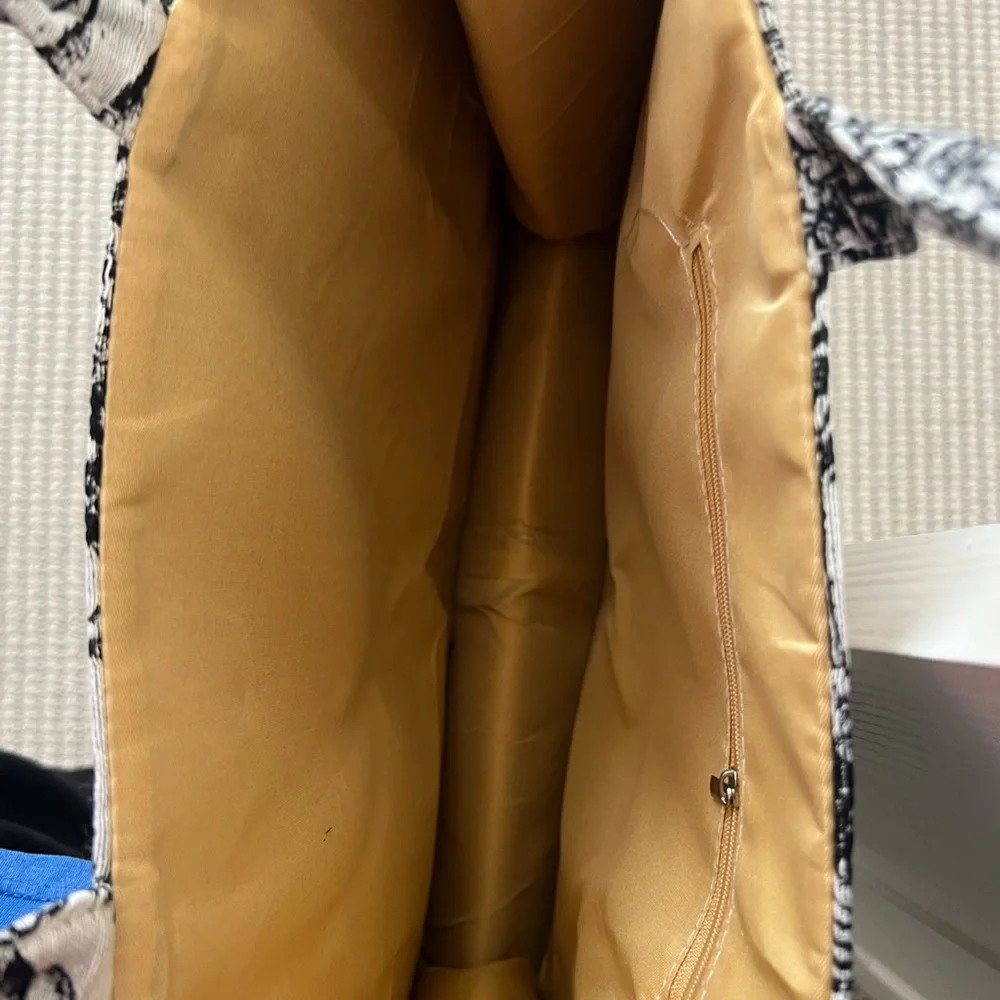 Animal Print Tote - Picture 4 of 4